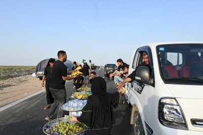 تُراثُ الجنوبِ يواكبُ الزائرينَ ويُقدِّمُ لهم الخدماتِ عِبرَ موكبِهِ
