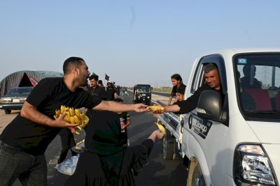 تُراثُ الجنوبِ يواكبُ الزائرينَ ويُقدِّمُ لهم الخدماتِ عِبرَ موكبِهِ
