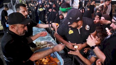 موكبُ (بنفسي أنتَ) يشرعُ بتقديمِ خدماتِهِ للزائرينَ