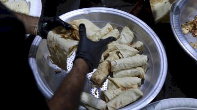 موكبُ (بنفسي أنتَ) يشرعُ بتقديمِ خدماتِهِ للزائرينَ