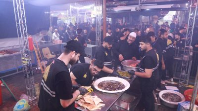 موكبُ (بنفسي أنتَ) الخدميّ يواصلُ تقديمَ الخدماتِ للزائرينَ