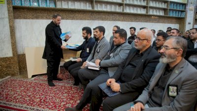 الشَّيخُ الهلاليّ يلتقي طلابَ أكاديميَّةِ التطويرِ ويُقدِّمُ لهُم شرحًا عن المعارفِ