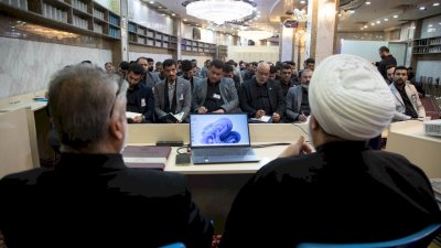 الشَّيخُ الهلاليّ يلتقي طلابَ أكاديميَّةِ التطويرِ ويُقدِّمُ لهُم شرحًا عن المعارفِ