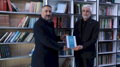 إصداراتُ المعارفِ تُزيِّنُ رفوفَ مكتباتِ النجفِ الأشرفِ  