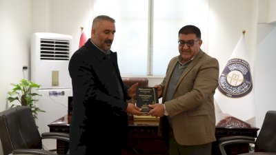 إصداراتُ المعارفِ تُزيِّنُ رفوفَ مكتباتِ النجفِ الأشرفِ  