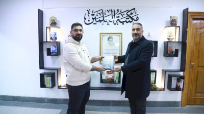 إصداراتُ المعارفِ تُزيِّنُ رفوفَ مكتباتِ النجفِ الأشرفِ  