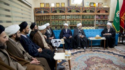رئاسةُ قسمِ المعارفِ تستقبلُ وفدًا علميًّا من حوزةِ قم