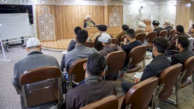 شعبةُ الرِّعايةِ المعرفيَّةِ تُنظِّمُ دورةً في تحقيقِ المخطوطاتِ