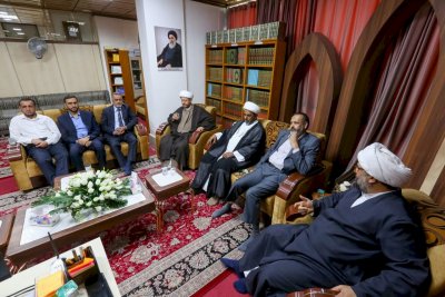 وفدُ دراساتٍ عُليا من جامعةِ البصرةِ في رِحابِ مركزِ تُراثِ البصرةِ