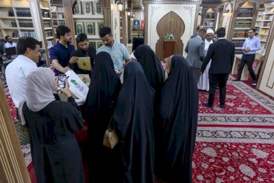 وفدُ دراساتٍ عُليا من جامعةِ البصرةِ في رِحابِ مركزِ تُراثِ البصرةِ