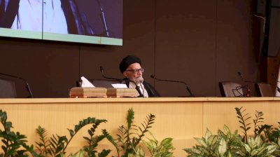 العتبةُ العبّاسيّةُ المُقدّسةُ تُكرِّمُ العلّامةَ الأشكوريّ وتُزيحُ السِّتارَ عن موسوعتِه الفريدةِ