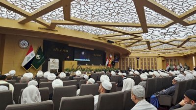 العتبةُ العبّاسيّةُ المُقدّسةُ تُكرِّمُ العلّامةَ الأشكوريّ وتُزيحُ السِّتارَ عن موسوعتِه الفريدةِ