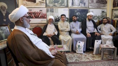تعزيزًا للتواصلِ المعرفيّ: شعبةُ الرعايةِ المعرفيّةِ تُجري جولةً علميَّةً في النجفِ الأشرف