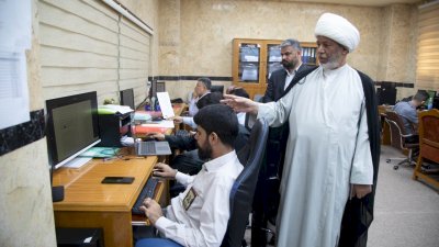وفدٌ أكاديميٌّ من مركزِ كربلاءَ الدراسيّ يزورُ قسمَ المعارفِ