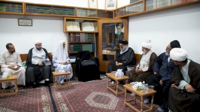وفدٌ مِن قسمِ المعارفِ يزورُ السَّيدينِ الخبازَ والخِرسان في النَّجفِ الأشرفِ