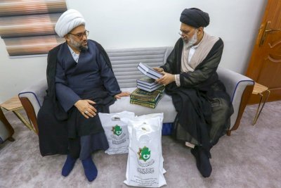 تعزيزًا للتعاون العلمي والثقافي.. وفدُ مركزِ تراثِ البصرةِ يزورُ مدرسةَ الفضيلِ بن يسارٍ البصريّ