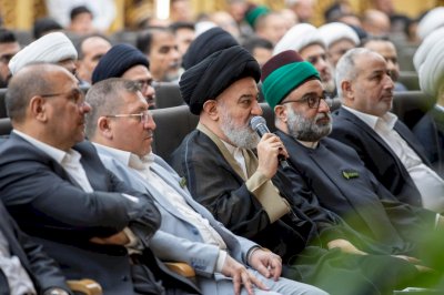 سماحة السيد الصافي يدعو أحد الباحثين المشاركين في أسبوع الإمامة إلى تأليف كتاب عن الصداقة وكيفية المحافظة عليها