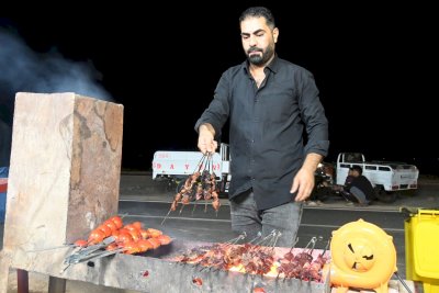 موكبُ جنوبِ الولاءِ يُباشِرُ بتقديمِ خدماتِه لزائري الأربعينيَّةِ