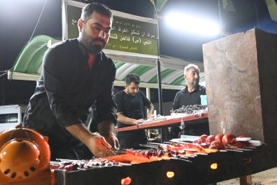 موكبُ جنوبِ الولاءِ يُباشِرُ بتقديمِ خدماتِه لزائري الأربعينيَّةِ
