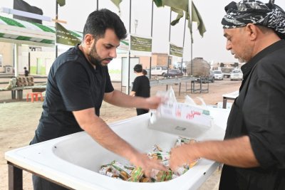 موكب جنوب الولاء لحامل اللواء يواصل تقديم خدماته لزائري الإمام الحسين عليه السلام