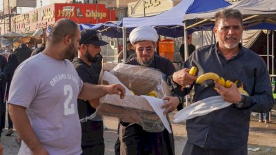 موكبُ مركزِ تُراثِ الحِلّةِ يواصلُ جُهودهُ لخِدمةِ زُوّارِ الأربعينِ في قلبِ الفيحاءِ