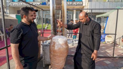 موكبُ مركزِ تُراثِ الحِلّةِ يواصلُ جُهودهُ لخِدمةِ زُوّارِ الأربعينِ في قلبِ الفيحاءِ