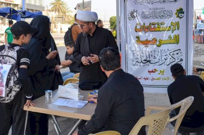 موكبُ مركزِ تُراثِ الحِلّةِ يواصلُ جُهودهُ لخِدمةِ زُوّارِ الأربعينِ في قلبِ الفيحاءِ