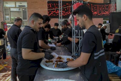 موكبُ (جنوبُ الولاءِ لحاملِ اللواءِ) يُواصلُ رحلتَهُ الخدميةَ حتى كربلاءَ المقدَّسَةَ
