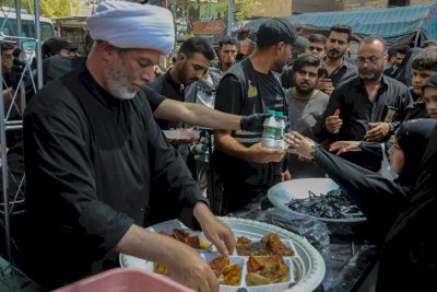 موكبُ (جنوبُ الولاءِ لحاملِ اللواءِ) يُواصلُ رحلتَهُ الخدميةَ حتى كربلاءَ المقدَّسَةَ