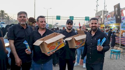 موكبُ مركزِ تُراثِ الحِلّةِ يُكثّفُ خِدماتِه في ذُروةِ الزِّيارةِ الأربعينيّةِ