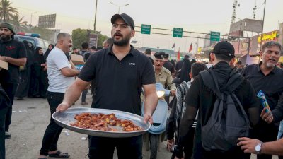موكبُ مركزِ تُراثِ الحِلّةِ يُكثّفُ خِدماتِه في ذُروةِ الزِّيارةِ الأربعينيّةِ