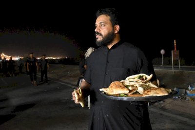 موكبُ جنوبِ الولاءِ: قدَّمنا آلافَ الوجباتِ والخدماتِ لزُوّارِ الأربعينِ