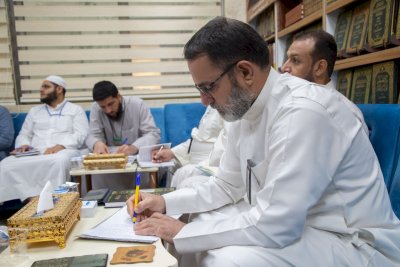 قسمُ المعارفِ ينظِّمُ دورةً متقدِّمةً في تحقيقِ المخطوطاتِ