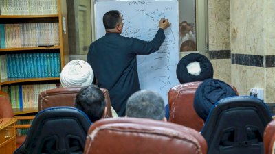 قسمُ المعارفِ يُنظِّمُ دورةً حولَ كيفيةِ كتابةِ تراجمِ العلماءِ