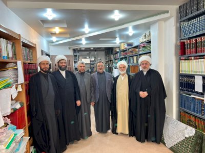 رئيسُ قِسْمِ المَعَارِفِ يُجري لِقاءً عِلميًّا معَ الشَّيخِ الواثقيّ