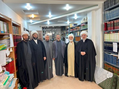 رئيسُ قِسْمِ المَعَارِفِ يُجري لِقاءً عِلميًّا معَ الشَّيخِ الواثقيّ
