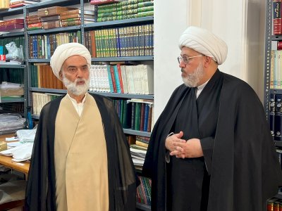 رئيسُ قِسْمِ المَعَارِفِ يُجري لِقاءً عِلميًّا معَ الشَّيخِ الواثقيّ