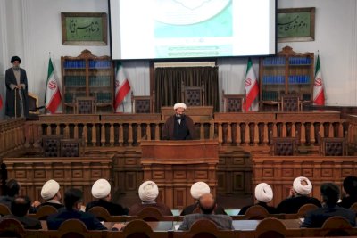 مركزُ تُراثِ البصرةِ يختتمُ جولتَهُ العلميّةَ في إيرانَ بندوةٍ ثالثةٍ ممهِّدةٍ لمؤتمرِهِ الدوليِّ