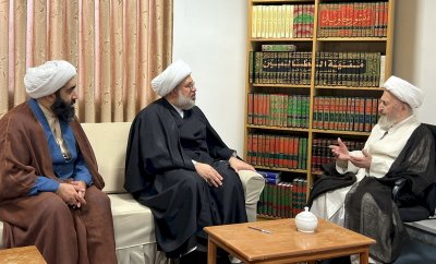 وفدُ المعارفِ يزورُ المرجعَ الشيخَ جعفرَ سبحاني