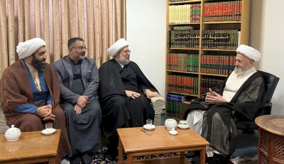 وفدُ المعارفِ يزورُ المرجعَ الشيخَ جعفرَ سبحاني