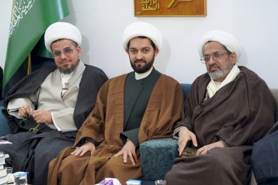 وفدٌ علميٌّ رفيعٌ يطّلعُ على منجزاتِ مركزِ تراثِ الحلّةِ ويبحثُ آفاقَ التعاونِ المعرفيِّ