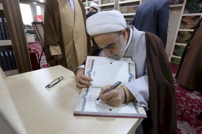 مركزُ تراثِ البصرةِ يستقبلُ الشيخَ المحقِّقَ نجم الدِّين الطبسيّ