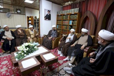 مركزُ تراثِ البصرةِ يستقبلُ الشيخَ المحقِّقَ نجم الدِّين الطبسيّ