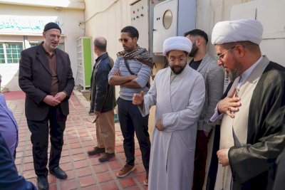 على هامشِ ألفيَّةِ النجفِ.. مركزُ تراثِ الحلّةِ يستقبلُ وفدًا أجنبيًّا
