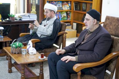 على هامشِ ألفيَّةِ النجفِ.. مركزُ تراثِ الحلّةِ يستقبلُ وفدًا أجنبيًّا
