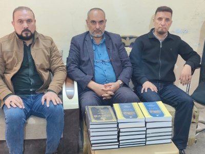 مركز تراث الجنوب يرفد مكتبة قضاء الحمزة الشرقي بباقةٍ من إصداراته