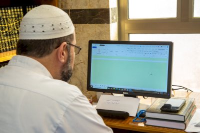 حراكٌ علميٌّ متواصلٌ في مركزِ تراثِ كربلاء