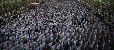 صلاة العيد بين الحرمين (في صور)