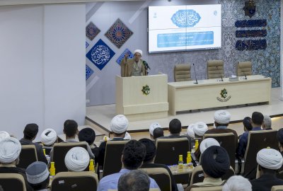 قسم شؤون المعارف يدعو الشباب إلى اقتناء كتاب نهج البلاغة لما يحتويه من مضامين علمية وثقافية