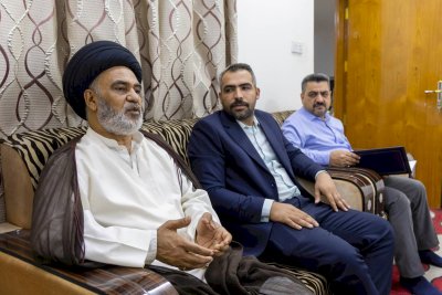قسم المعارف يهدي إصداراته إلى عدد من المدارس الدينية وأساتذة الحوزة العلمية في النجف الأشرف